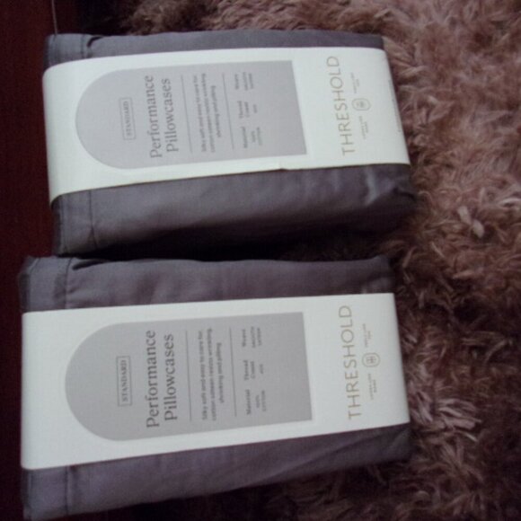 Threshold 400 Thread Count Solid Performance Pillowcase Set Standard New - Picture 3 of 3